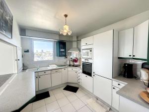 Appartements Magnifique appartement en front de mer avec parking et Wi-Fi a Granville - FR-1-361-516 : photos des chambres