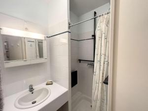 Appartements Magnifique appartement en front de mer avec parking et Wi-Fi a Granville - FR-1-361-516 : photos des chambres