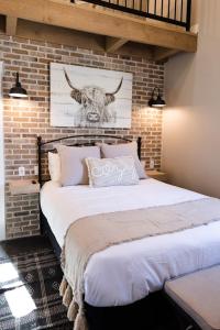 Unique Silo Honeymoon Suite Soaker Tub Sleeps 4
