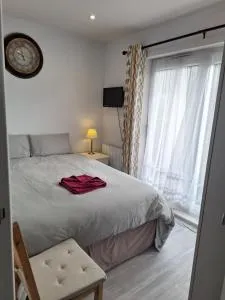 Deluxe Single room only for one adult - هيلينغدون