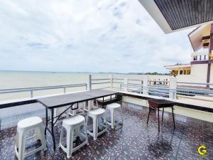 Gao Lighthouse Phala Beach