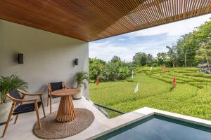 Canggu, 2BR Modern Villa with rice paddy view
