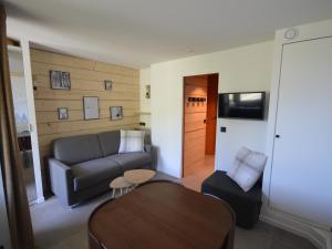 Studio rénové au pied des pistes avec balcon et cuisine équipée - FR-1-755-9