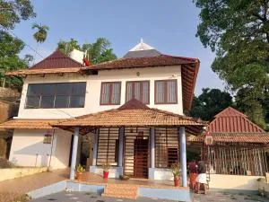 Stayberries River Rock Villa Athirapilly - Māla