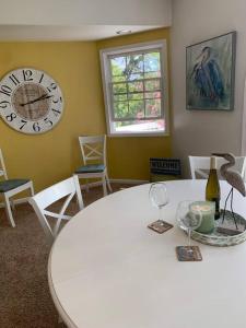 Glenhaven with Exotic Lake View