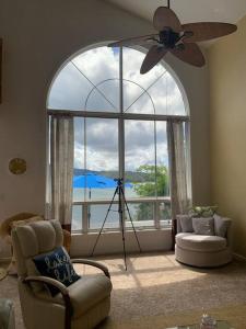 Glenhaven with Exotic Lake View