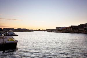 Luxury Waterfront Canal Estate With Private Jetty - Pet Friendly