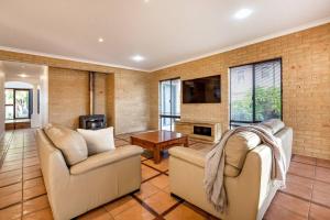 Luxury Waterfront Canal Estate With Private Jetty - Pet Friendly