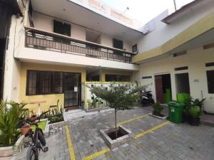 OYO 93274 Oren Home Bekasi