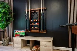 Elegant Retreat w/ Game room in Heart of OC - Midway City