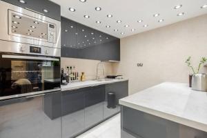 Stylish two-bedroom suite in the center