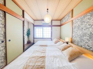 守3 商店街横の庭園を楽しむお風呂付きの宿 グループ向けの4寝室 ベッド12点 バスルーム3点