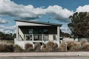 Long Island Retreat (close to river, with Wi-Fi) - Monteith