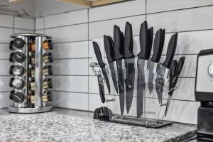 Modern Comforts with 4BD-3BR Sleeps 8