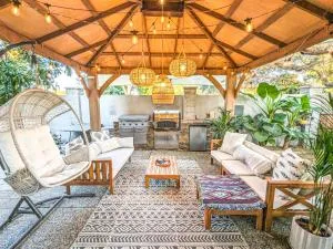 Casita Hosum: Modern WFH Garden Suite w/ Gazebo Outdoor Kitchen & BBQ - مورغان هيل