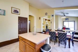 7 Mi to Chase Field Phoenix Home with Patio!