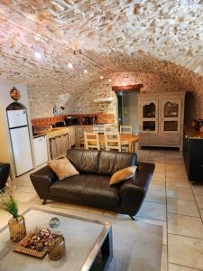 Gite de charme 80 m², piscine, proche dUzès.