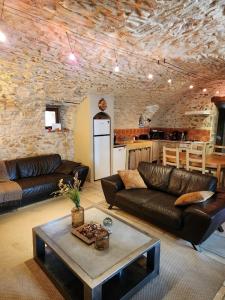 Gite de charme 80 m², piscine, proche dUzès.