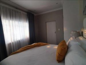 Home Away from Home - Deluxe Queen & Twin Apartment