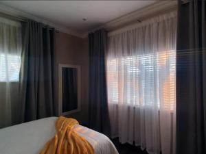 Home Away from Home - Deluxe Queen & Twin Apartment