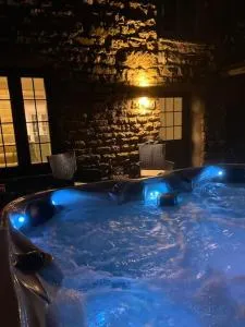 Rural 5* Rookby Cottage, with large Hot Tub - Brough Sowerby