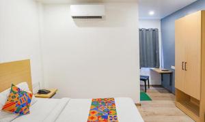 Via The Vaishali Dakshini Pitampura