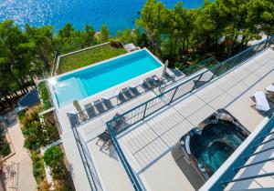 Beautiful Seafront Split Villa 9 Bedrooms BellaMar Vista Retreat Large Heated Infinity Pool and Jacuzzi Makarska