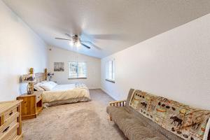 2 BR Cozy Home Near Hiking with Grill