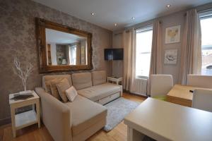 Cheerful 2 bed home with terrace in central Camden