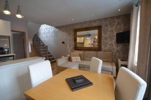 Cheerful 2 bed home with terrace in central Camden