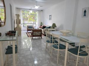 Apartamento no Centro de Pitangueiras, Guarujá - a 100m da Praia