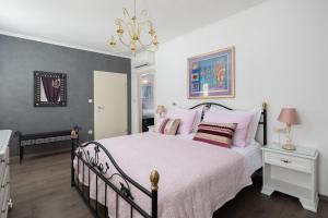 Romantic Luxury Rooms