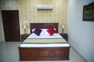 Two-Bedroom Apartment room in Gulberg Suites