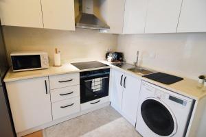 Cozy 1BR Apt Perfect Blend of Comfort & Style