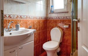 Nice Apartment In Vir With Kitchen