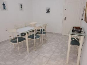 Apartamento no Centro de Pitangueiras, Guarujá - a 100m da Praia