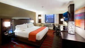 Standard  Room room in Holiday Inn Houston S - NRG Area - Med Ctr an IHG Hotel