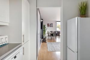 2Bedroom 2Bathroom Large Modern Apartment with Balcony at Kings Cross