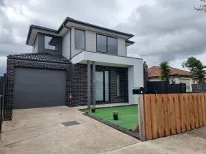 Rosie Townhouse - Modern home in Sunshine - Braybrook