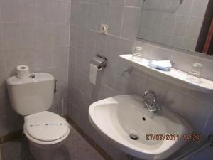 Hotels Hotel les skieurs : Chambre Quadruple