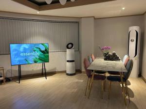 Căn Hộ 3 Phòng Ngủ (Three-Bedroom Apartment)