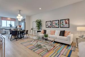 Spacious Modern Home With King Bed & Office