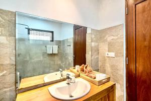 Lovely 5BR-Villa by Rock-STR at the heart of Canggu just 5min walk to the beach