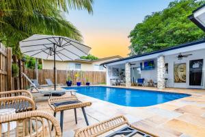 Casa Tropicana - Heated Pool, Game Room & Mins from beach