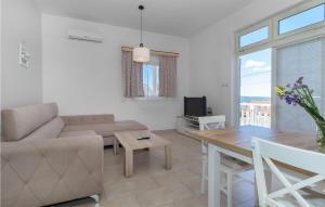 Gorgeous Apartment In Dramalj With House Sea View