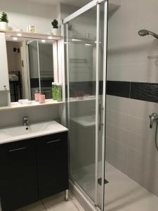 Appartements studio ideal couple 2 enfants, bien situe, calme : photos des chambres