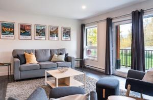 Granite Ridge Condo by Revelstoke Vacations - 4hvězdičkové hotely ve městě Revelstoke