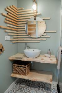 Maisons de vacances Tiny contemporaine et cosy avec jacuzzi : photos des chambres