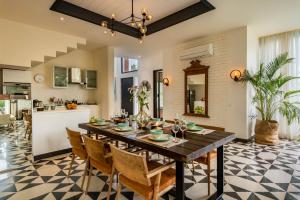 La ViolaEstate Villa 3BHK with Private Pool, Terrace with rooftop Jacuzzi in Anjuna