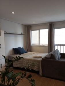 Studio Contemporâneo no centro de São Paulo, ao lado do metrô e 25 de março com piscina